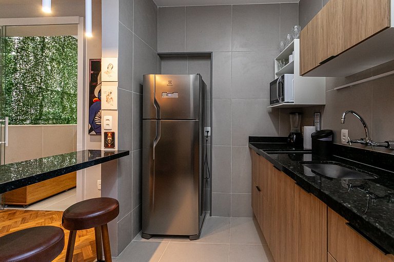 Apartment with Hot Tub, 2 Bedrooms Near the Beach