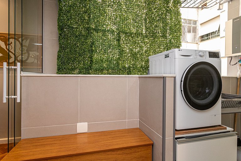 Apartment with Hot Tub, 2 Bedrooms Near the Beach