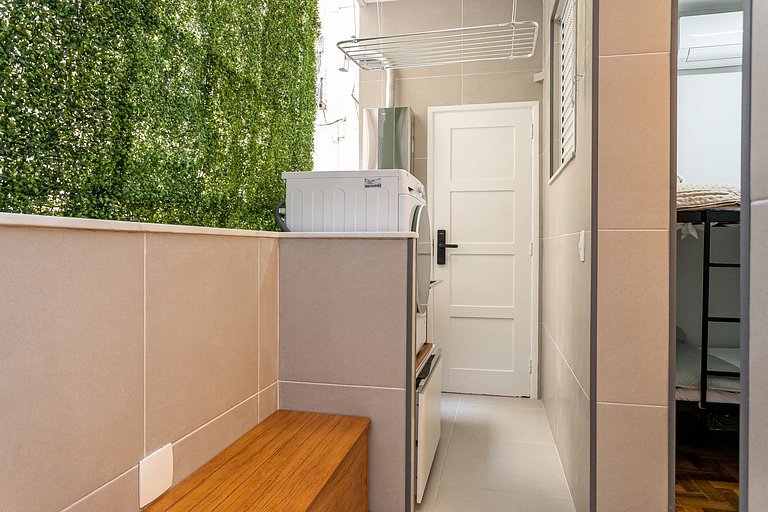 Apartment with Hot Tub, 2 Bedrooms Near the Beach