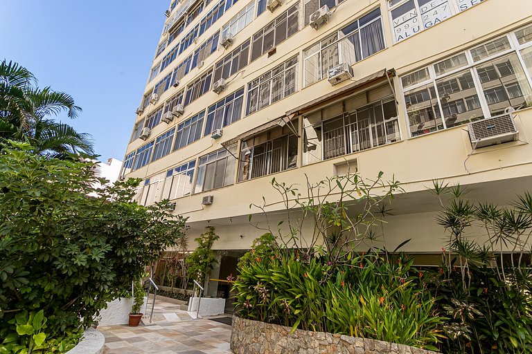 Apartment with Hot Tub, 2 Bedrooms Near the Beach