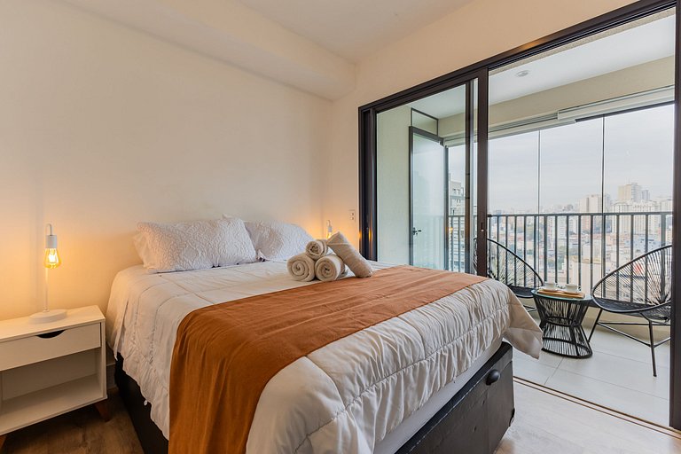 Studio with coworking, pool and city view