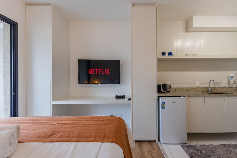 Studio with coworking, pool and city view