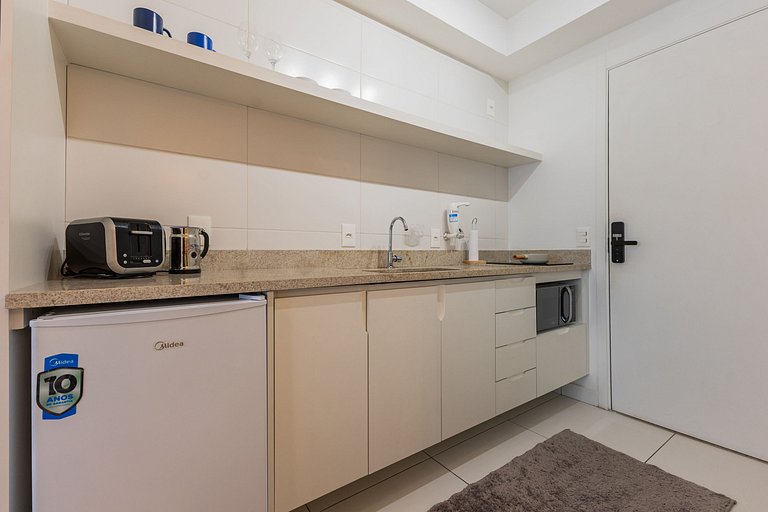 Studio with coworking, pool and city view