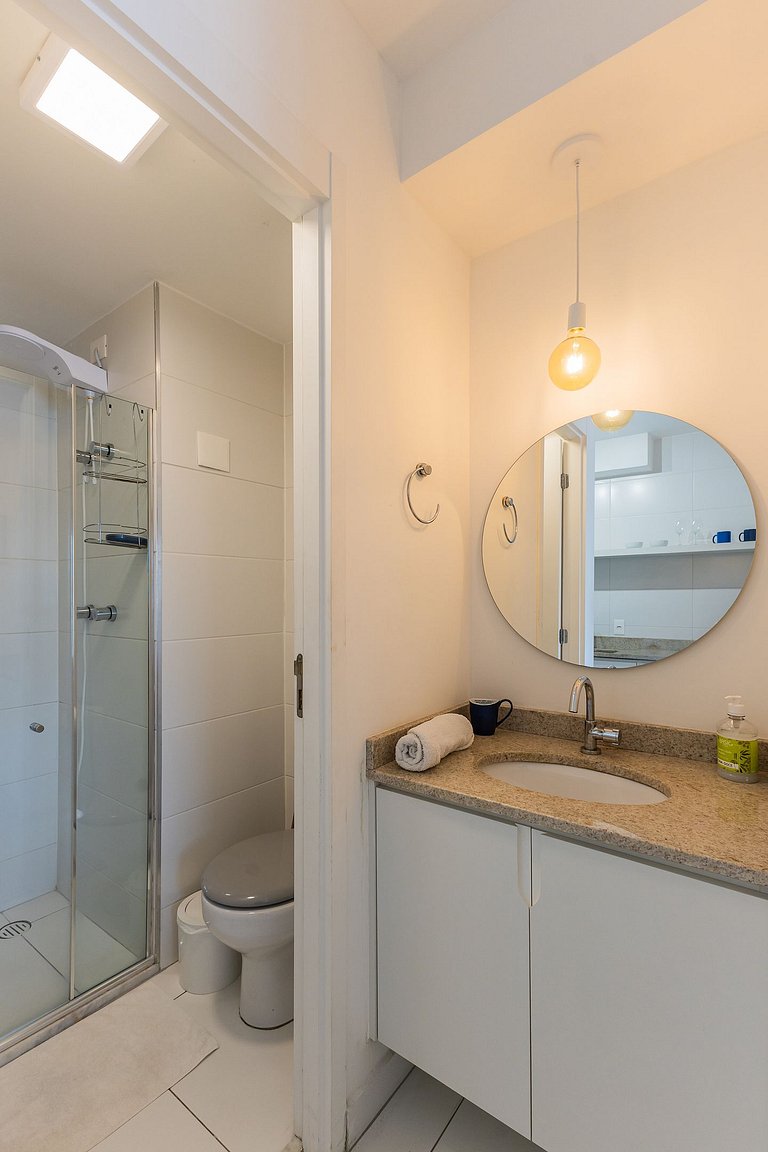 Studio com coworking, piscina e vista da cidade