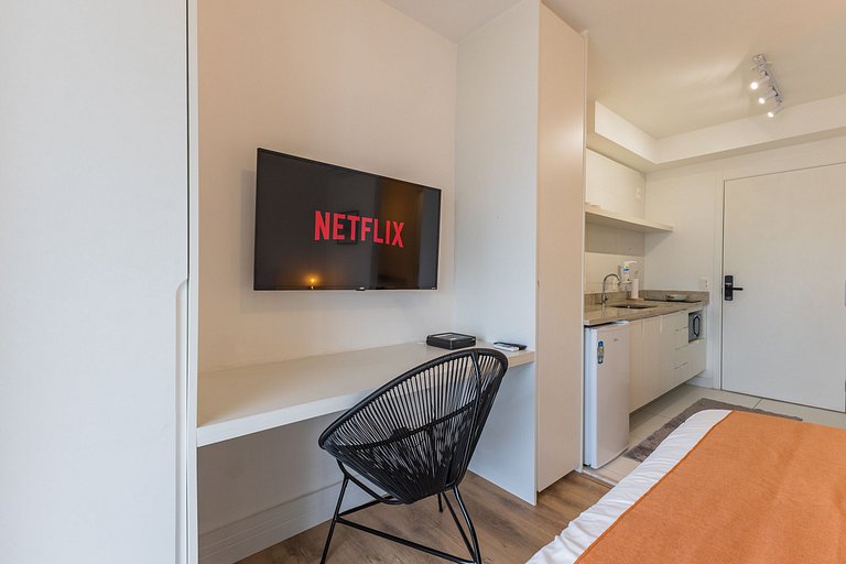 Estudio con coworking, piscina y vista a la ciudad