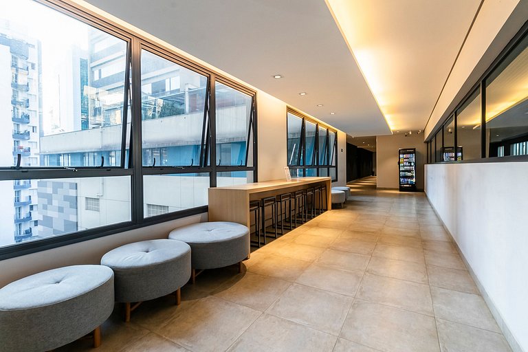 Studio com coworking, piscina e vista da cidade