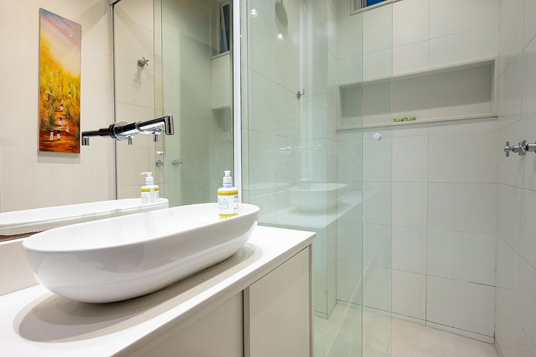 3-minute walk from Ipanema and Leblon Beach