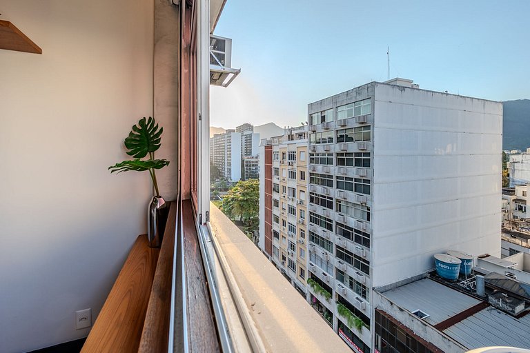3-minute walk from Ipanema and Leblon Beach