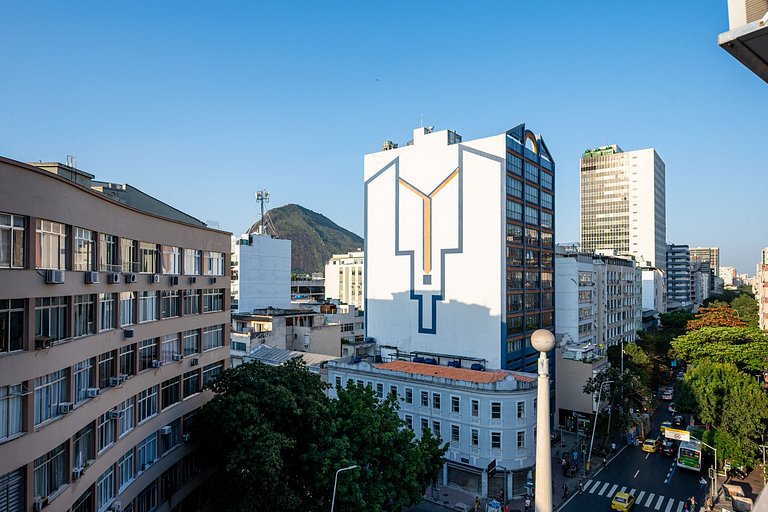 3-minute walk from Ipanema and Leblon Beach