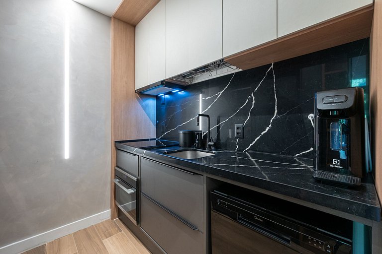 3 min walk from Leblon Beach, green view