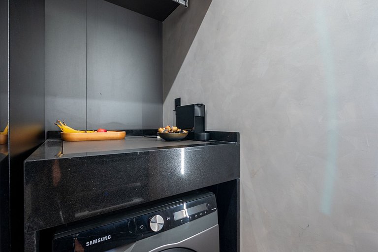 3 min walk from Leblon Beach, green view