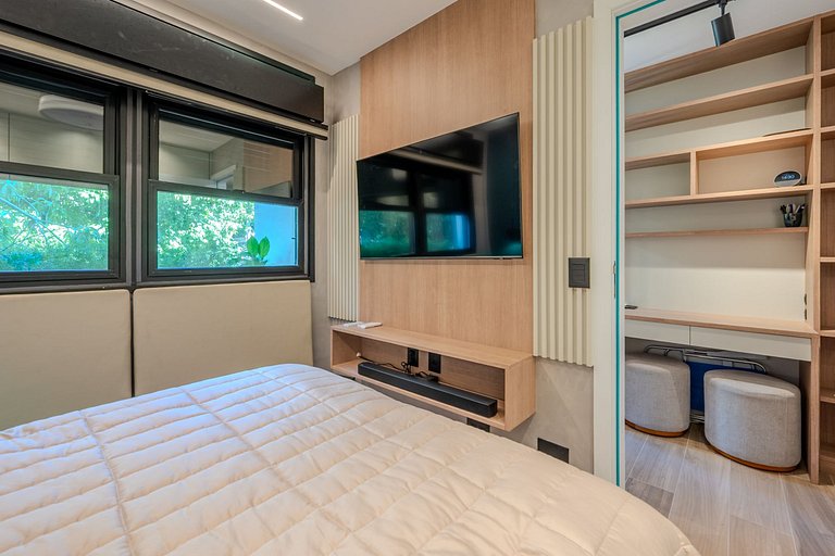 3 min walk from Leblon Beach, green view