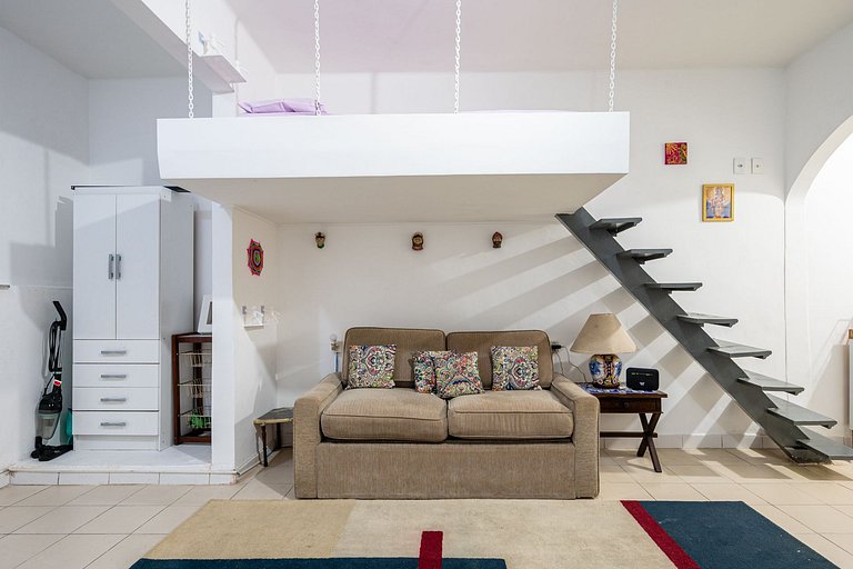 Vacation apartment one block from Leme Beach