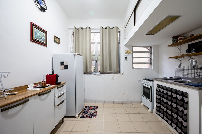 Vacation apartment one block from Leme Beach