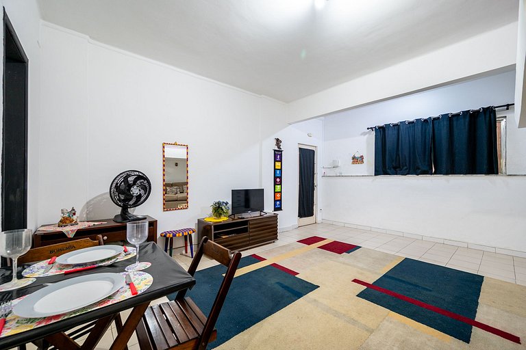 Vacation apartment one block from Leme Beach