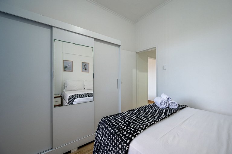 9 minutes from Copacabana Beach, next to subway