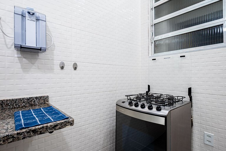 9 minutes from Copacabana Beach, next to subway