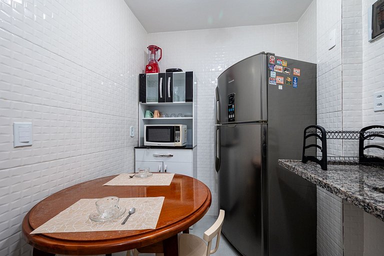 9 minutes from Copacabana Beach, next to subway