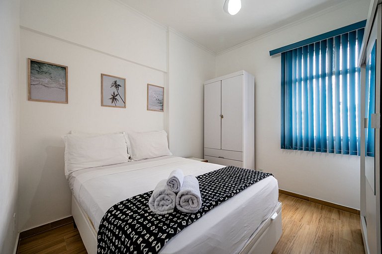 9 minutes from Copacabana Beach, next to subway