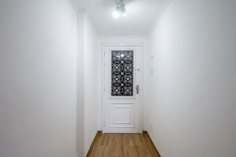 9 minutes from Copacabana Beach, next to subway