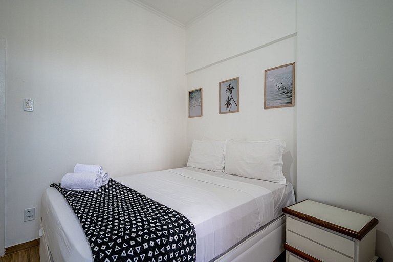 9 minutes from Copacabana Beach, next to subway