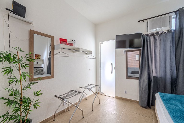 Practical Studio Between Two Subway Stations