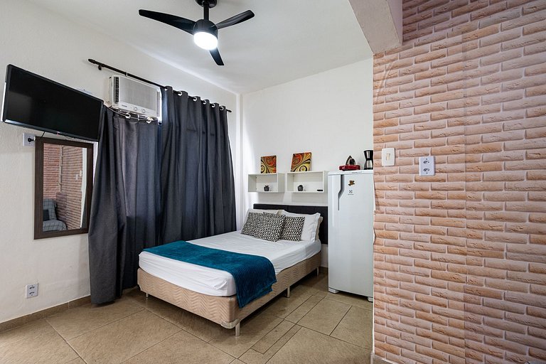 Practical Studio Between Two Subway Stations