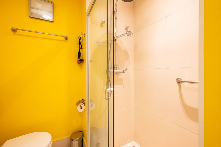 Versatile Apt, Pool, Sauna, and Gym in Arpoador