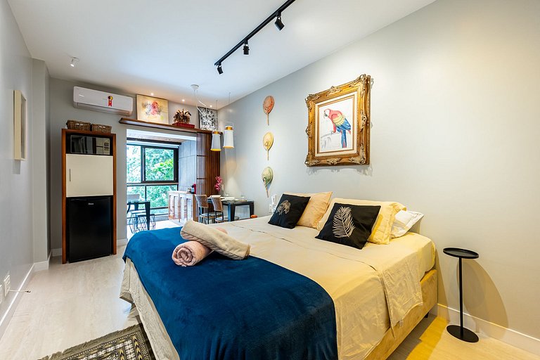 Versatile Apt, Pool, Sauna, and Gym in Arpoador