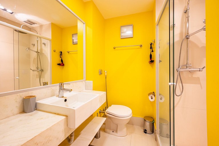 Versatile Apt, Pool, Sauna, and Gym in Arpoador