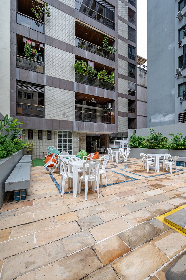 Versatile Apt, Pool, Sauna, and Gym in Arpoador