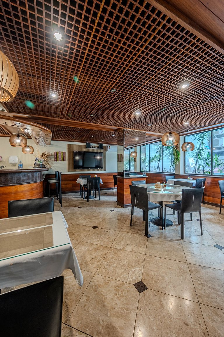 Versatile Apt, Pool, Sauna, and Gym in Arpoador