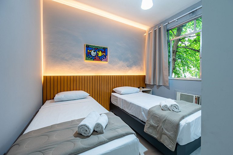 2 bedrooms near Copacabana Beach