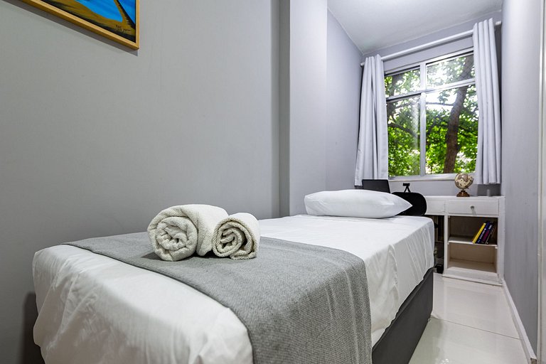 2 bedrooms near Copacabana Beach