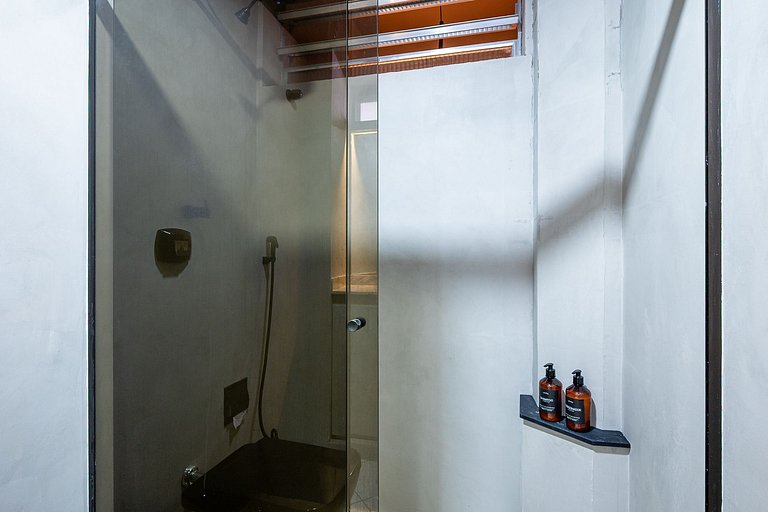 Post 6, a 3-minute walk from Copacabana Beach.