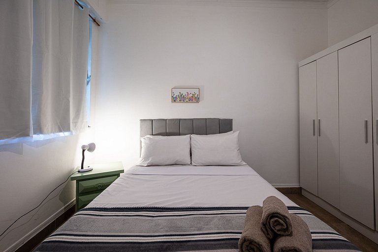 Habitación y sala en Copacabana a 8 minutos de la playa.