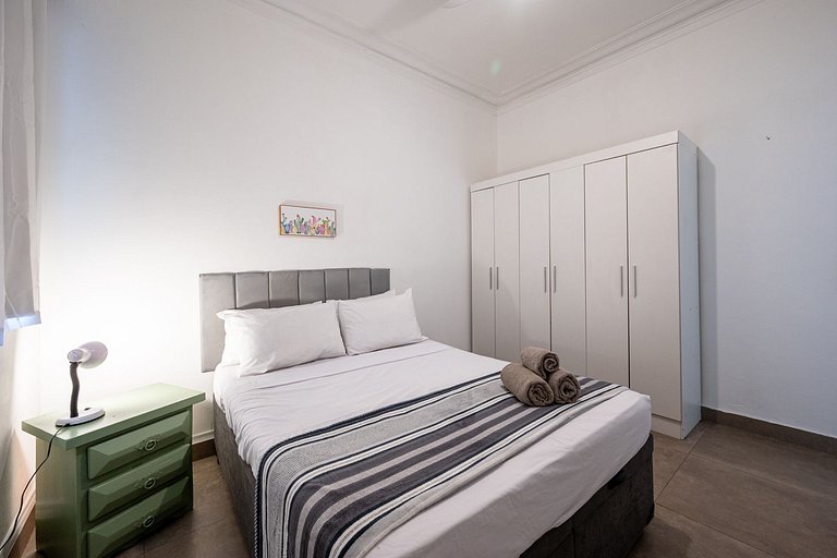 Habitación y sala en Copacabana a 8 minutos de la playa.