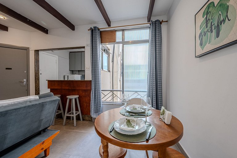 Bedroom and living room in Copacabana, 8 minutes from the be
