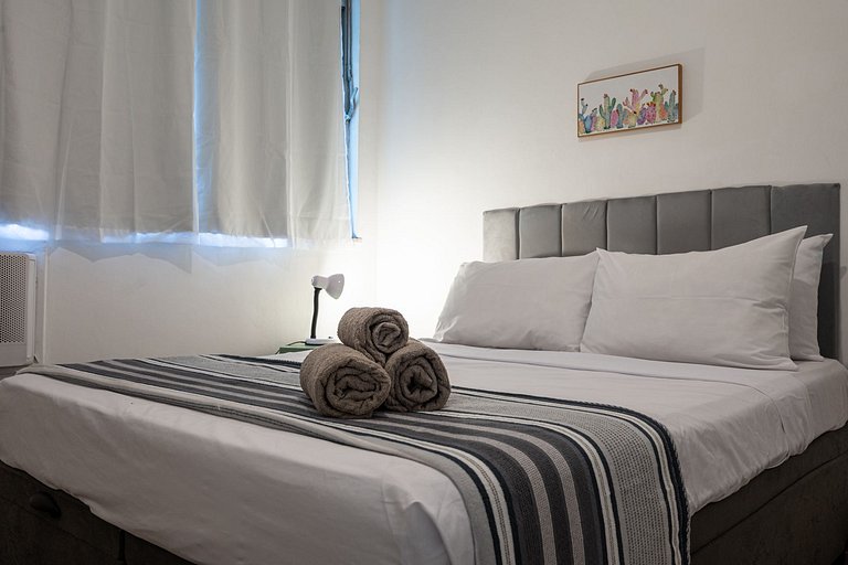 Bedroom and living room in Copacabana, 8 minutes from the be