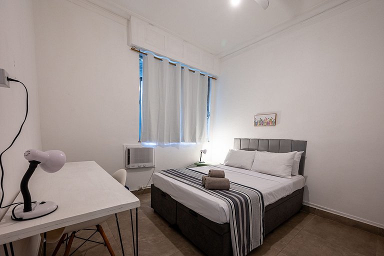Quarto sala em Copacabana a 8 minutos da praia.