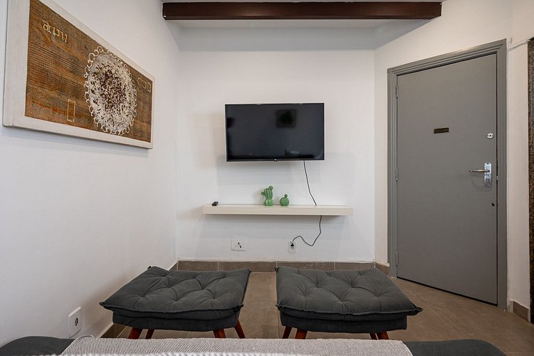 Bedroom and living room in Copacabana, 8 minutes from the be