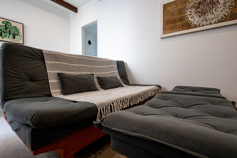 Bedroom and living room in Copacabana, 8 minutes from the be
