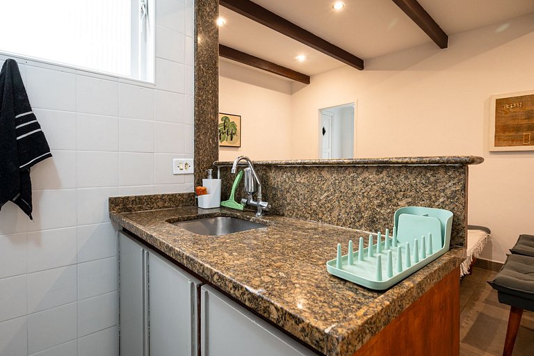 Bedroom and living room in Copacabana, 8 minutes from the be