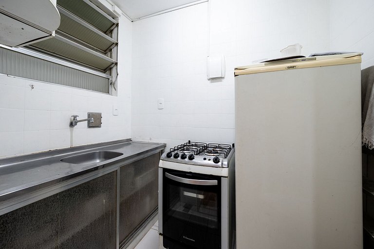 Silencioso quarto e sala no coração de Copacabana