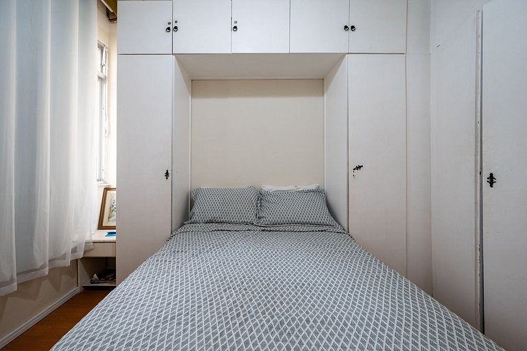 Silencioso quarto e sala no coração de Copacabana