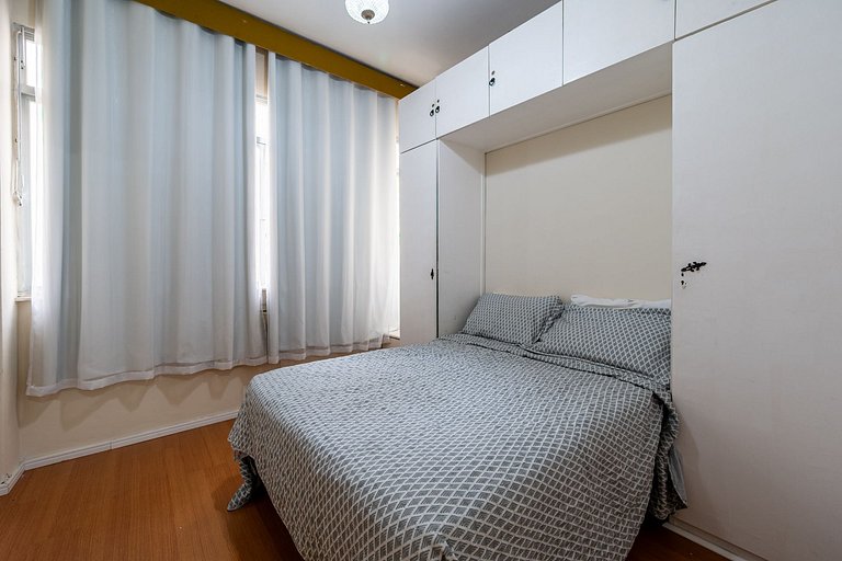 Quiet bedroom and living room in Copacabana