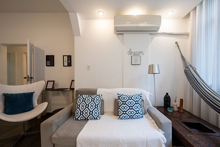 Cozy apartment 650m from Copacabana Beach