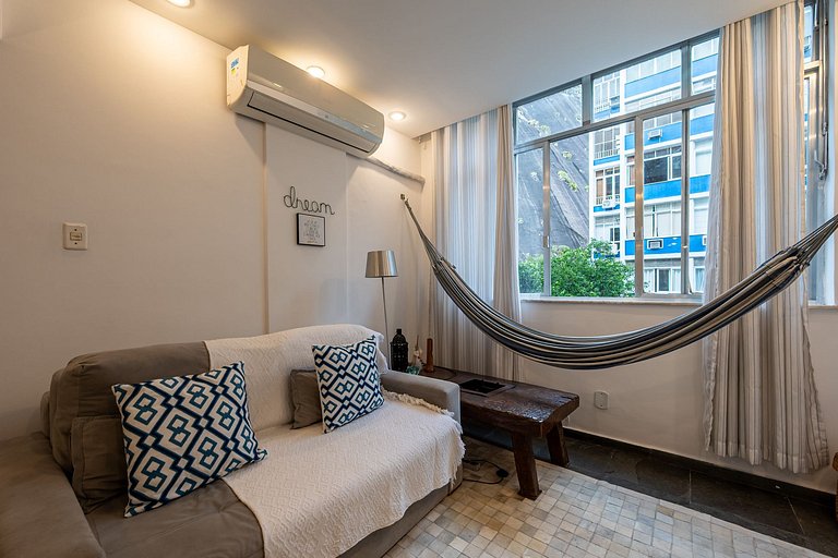 Cozy apartment 650m from Copacabana Beach
