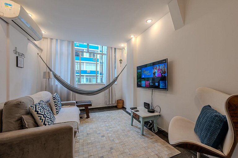 Cozy apartment 650m from Copacabana Beach