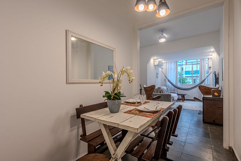 Cozy apartment 650m from Copacabana Beach